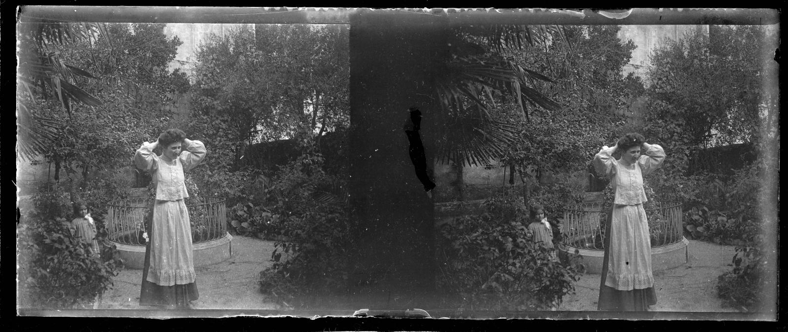 Desconegut, [Private garden]