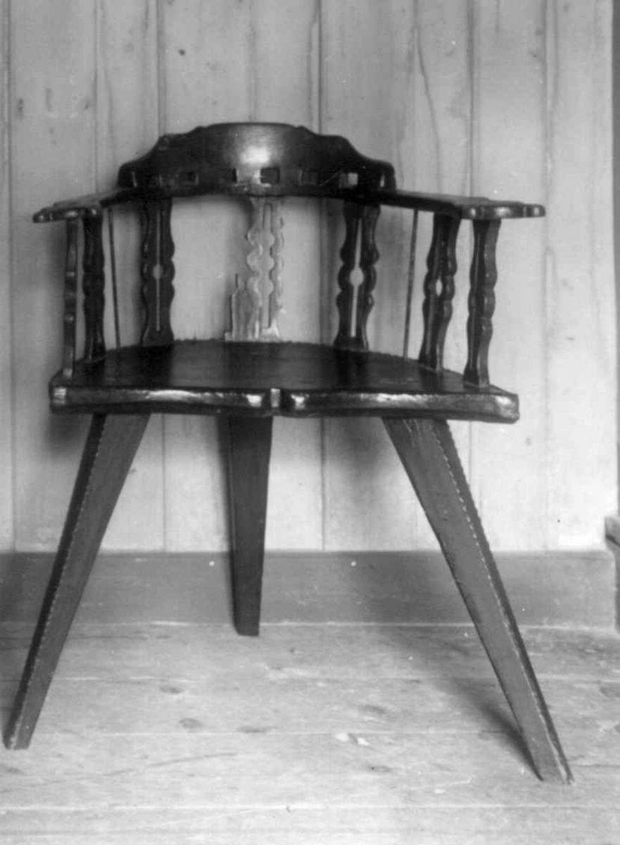 Gisle Midttun, Mobler, Stol