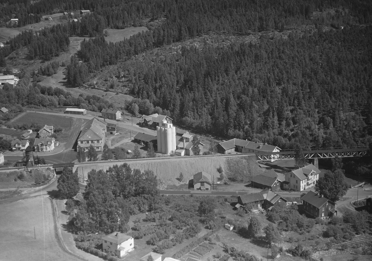 Anno Domkirkeodden, Flyfoto av Moelv sentrum, jernbanebru.