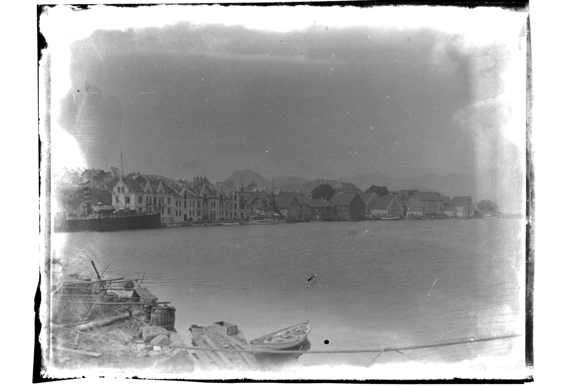 Rolf Sr. Sundt, Utsikt fra Engø mot Verven ved Farsund. Fotografert 1903.