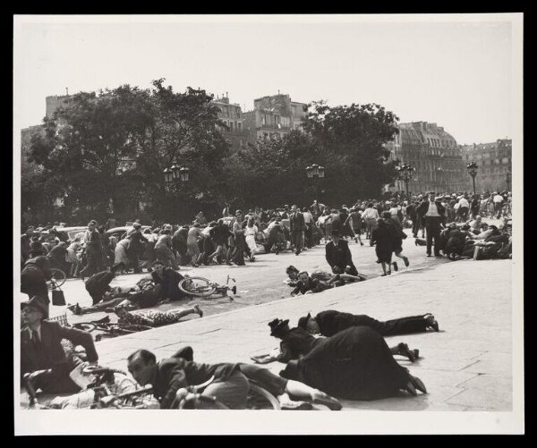 Hardy, Bert, Air Raid Paris