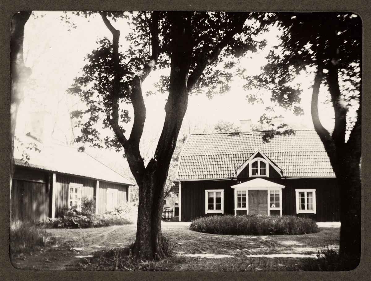 August Fredrik Schagerström, “Old Upsala. Farm in the Church Village” 1929