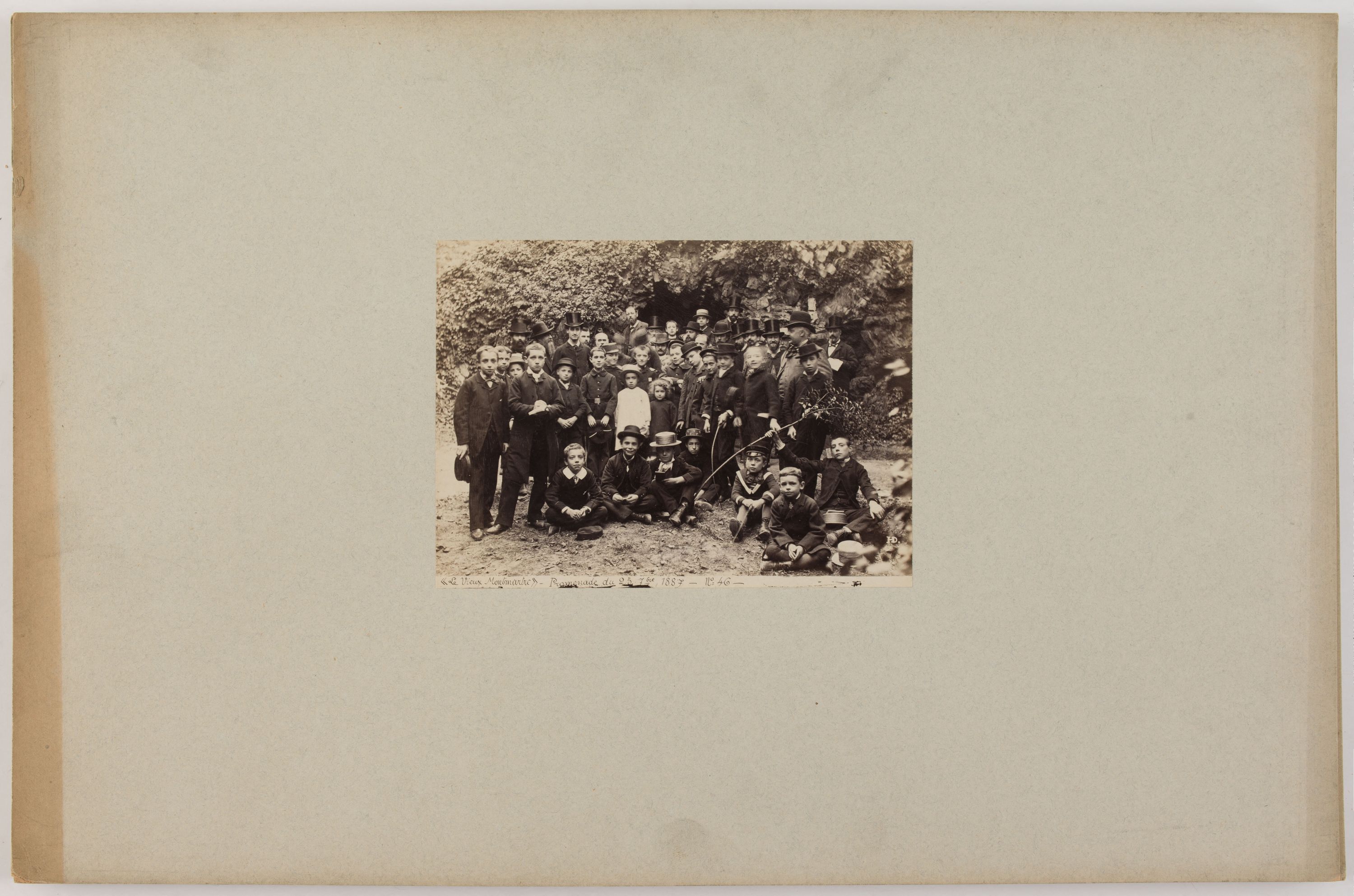 Anonyme, Portrait de groupe lors d'une promenade le 25 septembre 1887, 18ème arrondissement, Paris