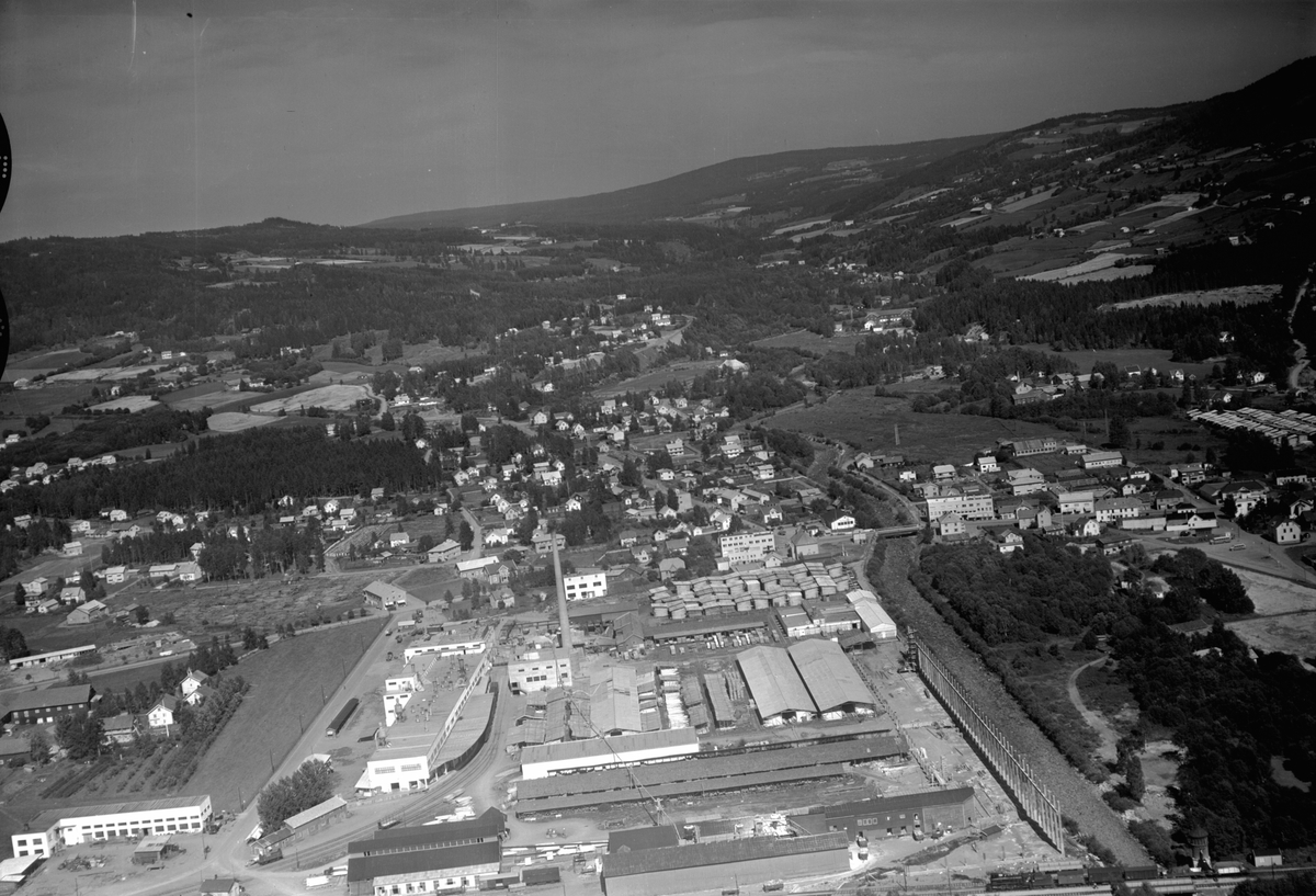 Anno Domkirkeodden, Flyfoto av Brumunddal sentrum, Berger Langmoen A/S, Brumunda.