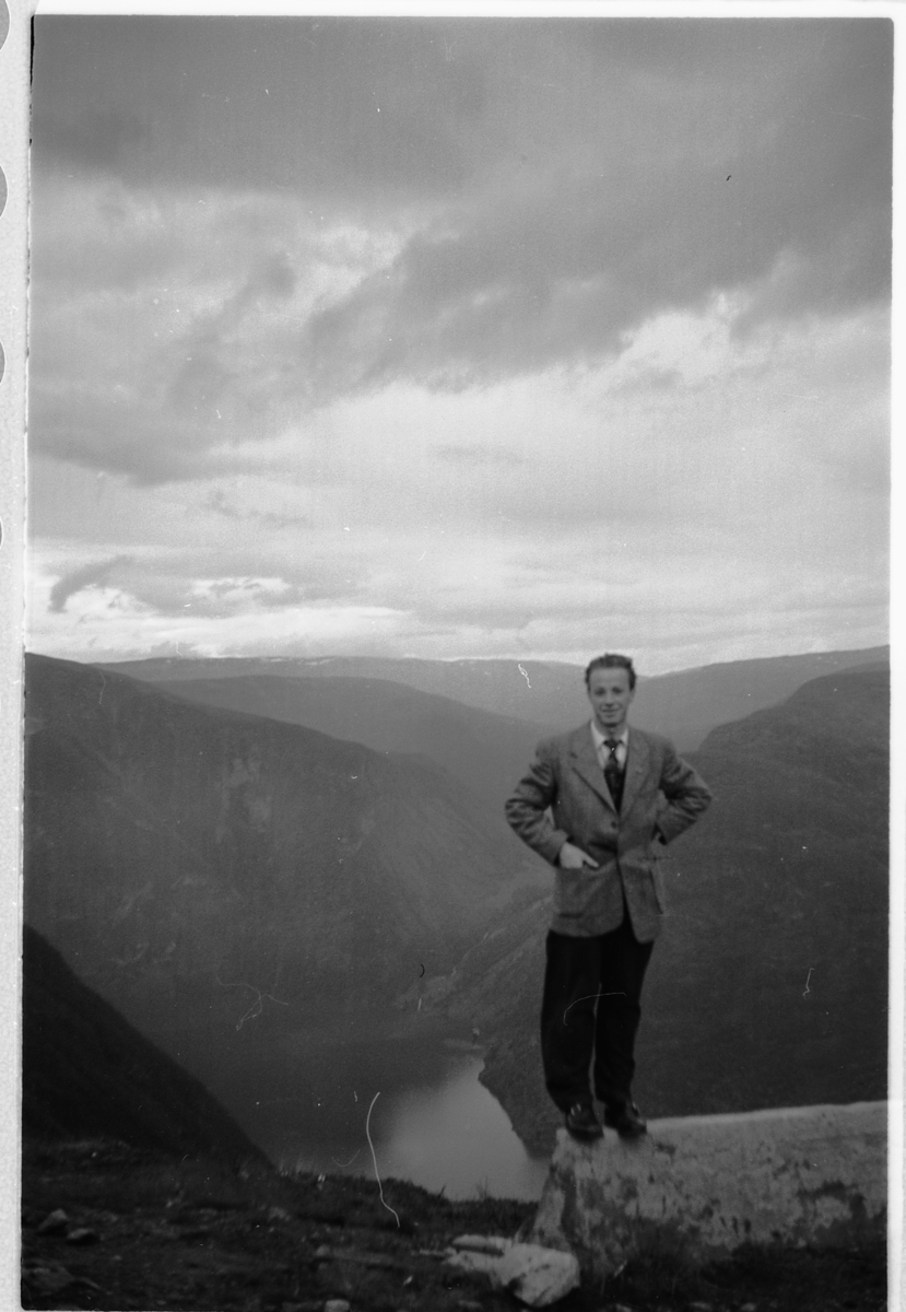 Håkon Prestkværn, Fjellandskap. Ukjent mann.