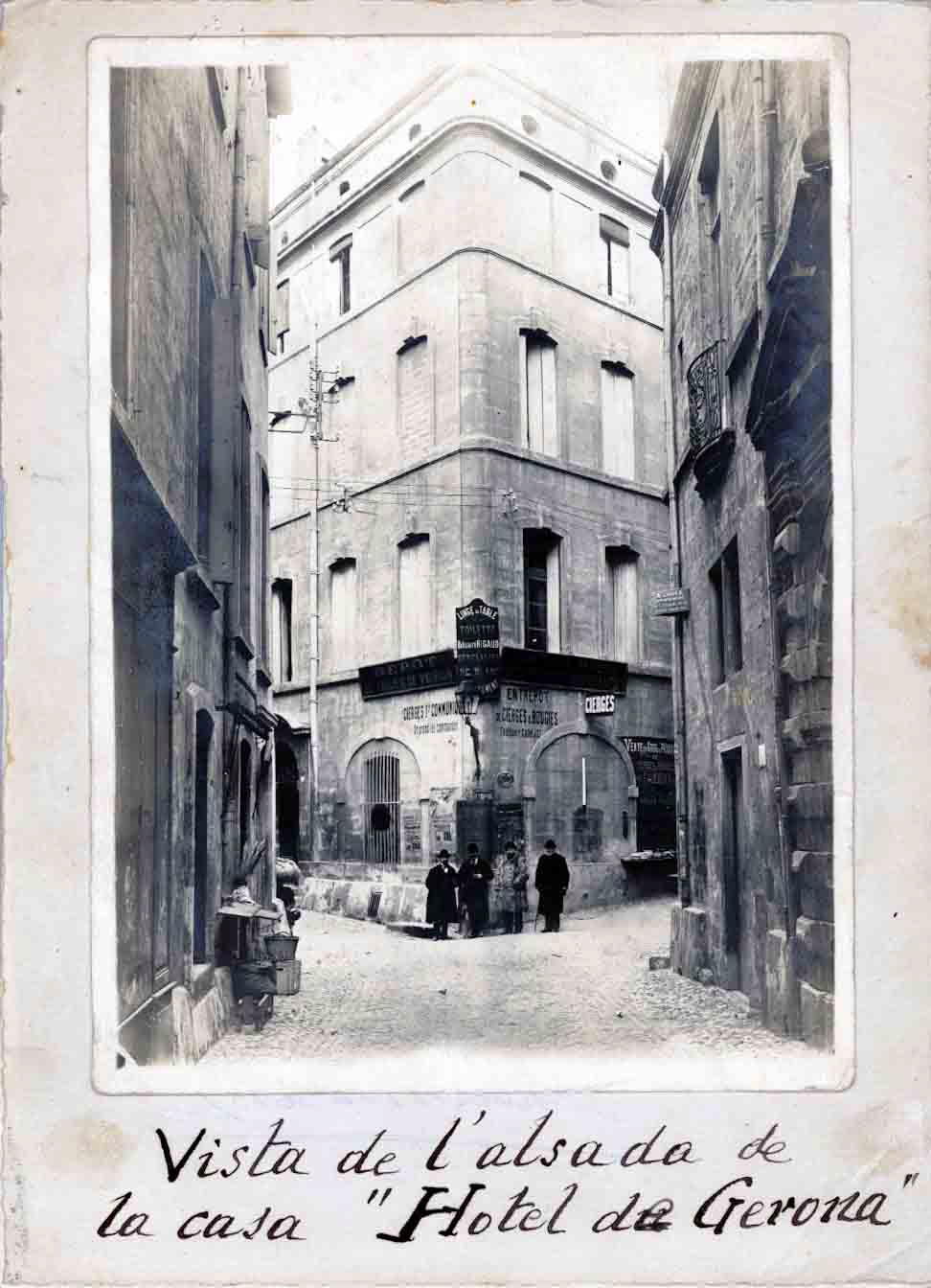 Desconegut, View of the height of the house Hotel de Gerona\ nFacade on Calle de Sant Germain\ nFacade on rue de Girone\ nEntrance Main\ nDetail corner
