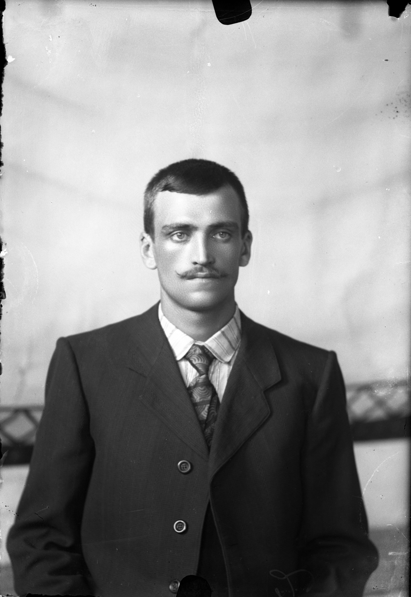 Oscar Holte, Portrett av mann