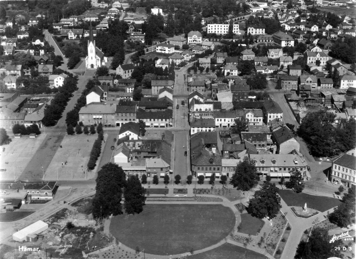 Anno Domkirkeodden, FLYFOTO, FRA STORTORGET TIL LIERBAKKEN, STRANDGATEHAGEN, BEKKEGATA.