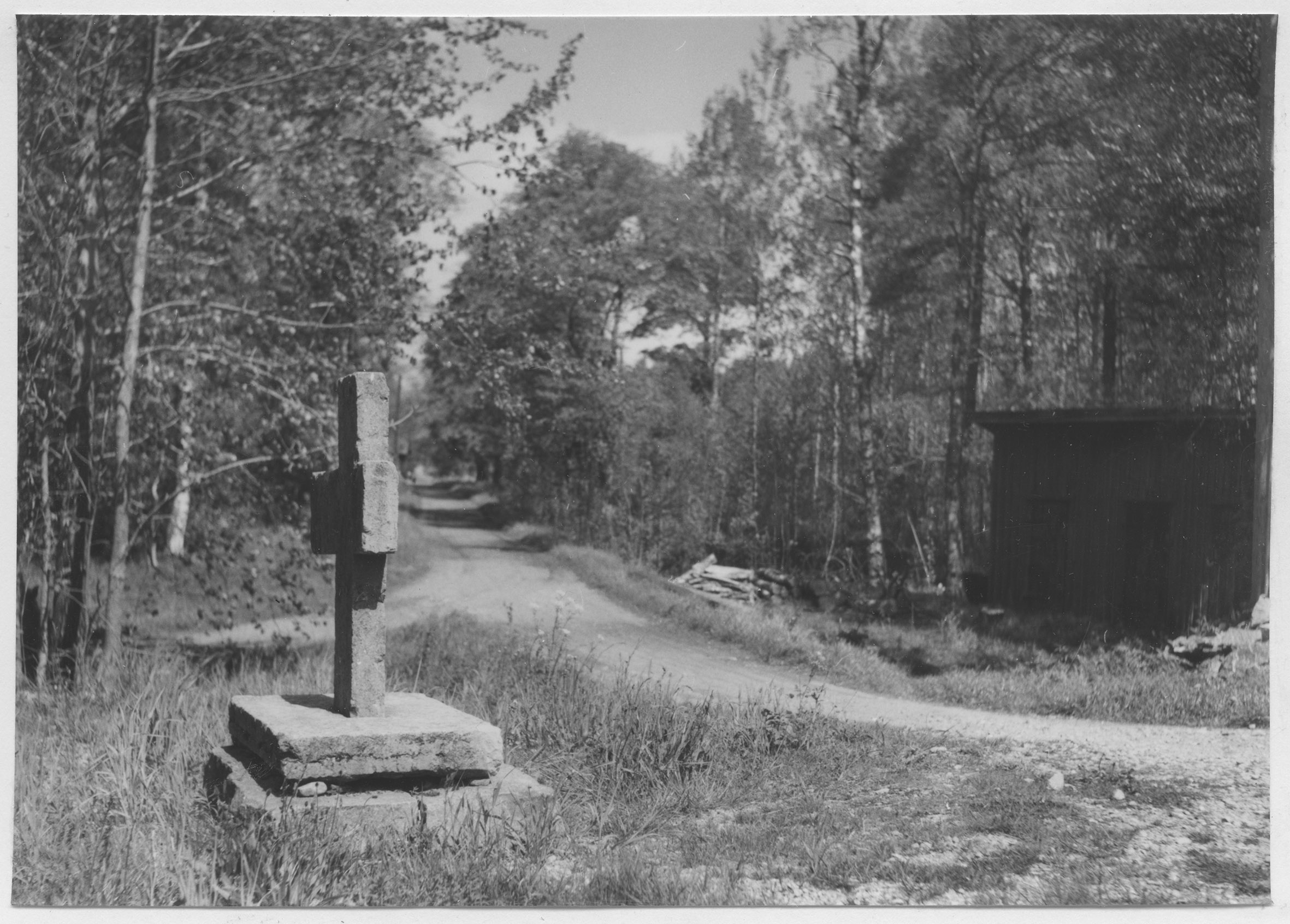 Mårten Sjöbeck, Vägvisare vid Bäcke kyrka (Gamla vägen till Bäckefors bruk)