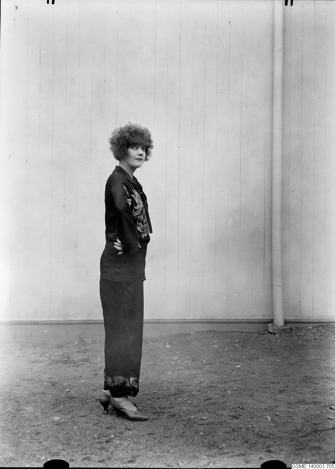 Olsson & Hammarqvist Fotografiatelier, bilder, nitratnegativ, fotografi, genomsiktsbild, photograph, pajama