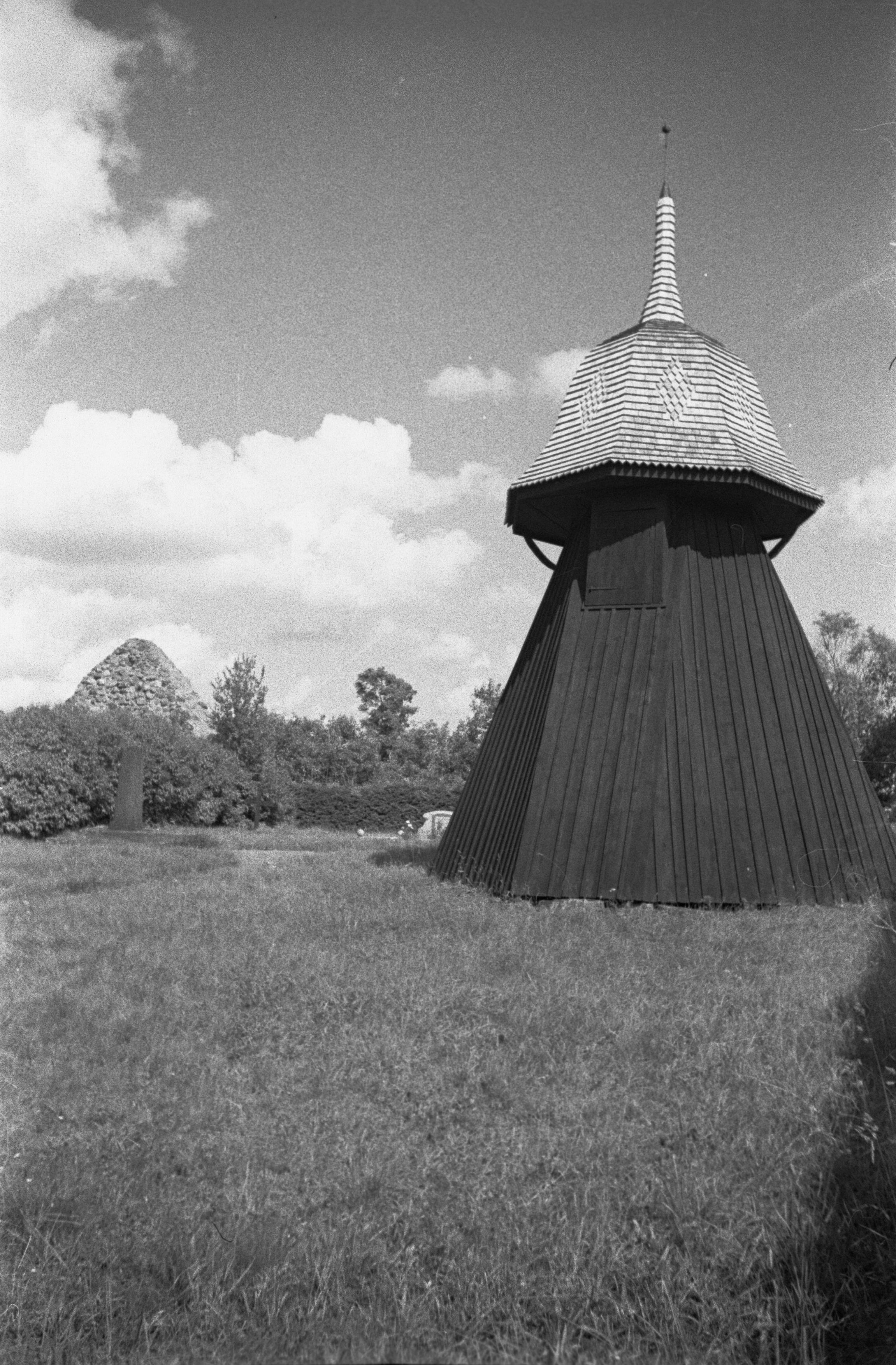 Bertil Berthelson, Möne, Södra Vånga kyrkoruin