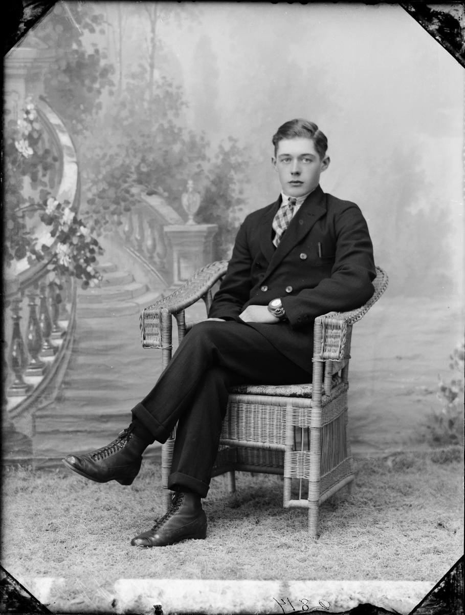 Skötsner-Edhlund, Ateljé Portrait - Karl Lindberg from Fors, Uppland 1927