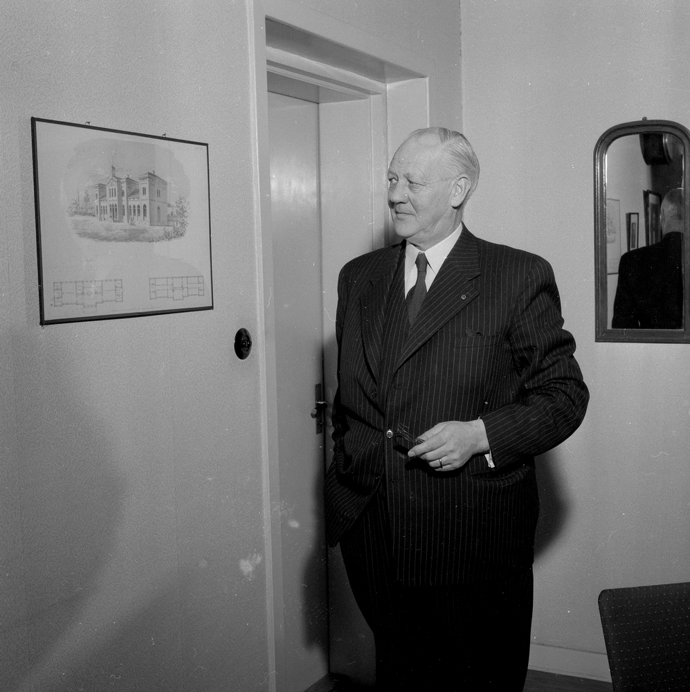 Örebro Kuriren, Bildsidan "SJ visar vänliga ansikten". 29 januari 1955