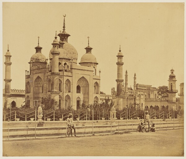 Felice Beato, [Mosque in the Interior of the Hosainabad Emambara]