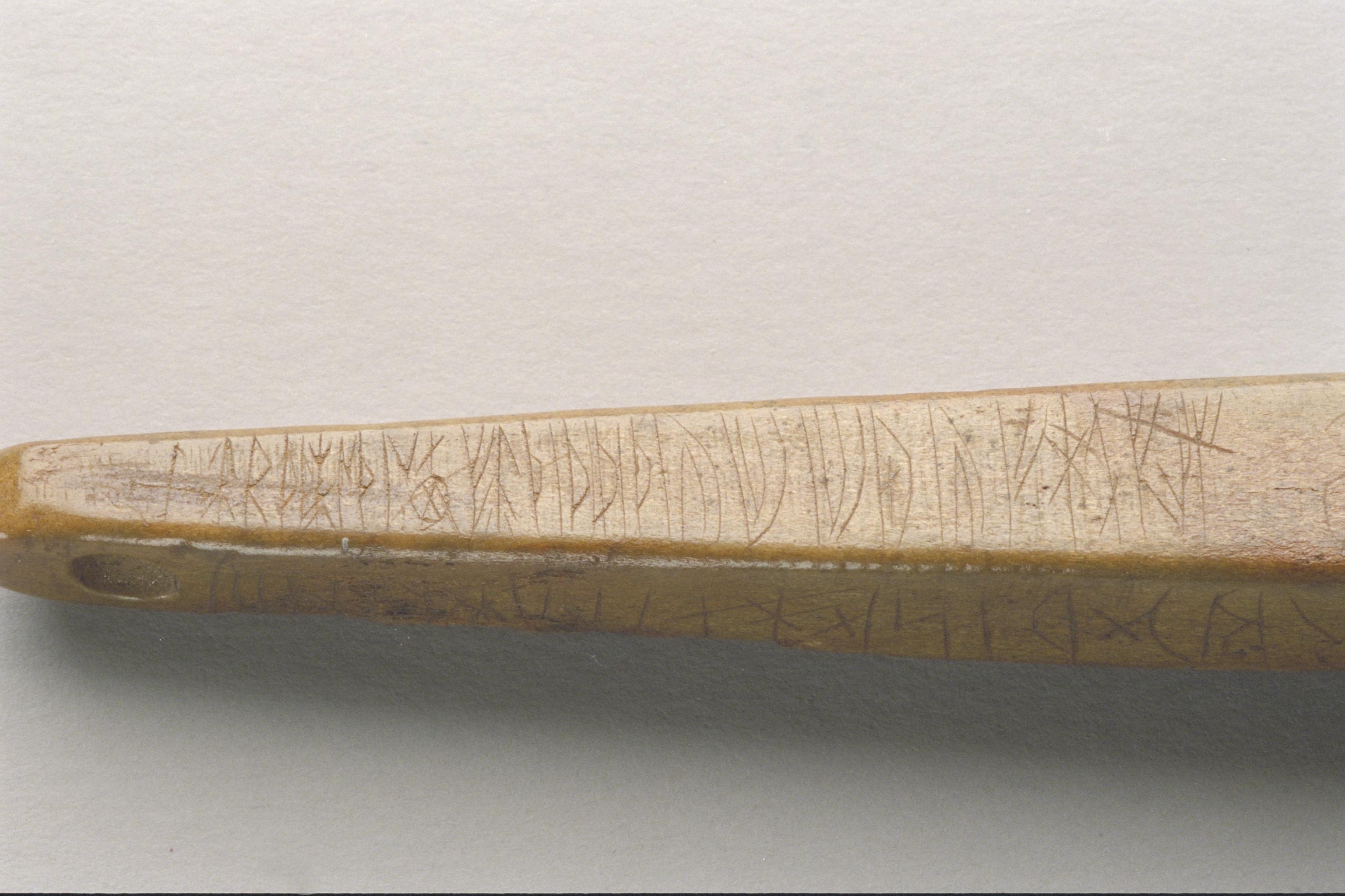 Bengt A Lundberg, SL0076 Stämnyckel med runor