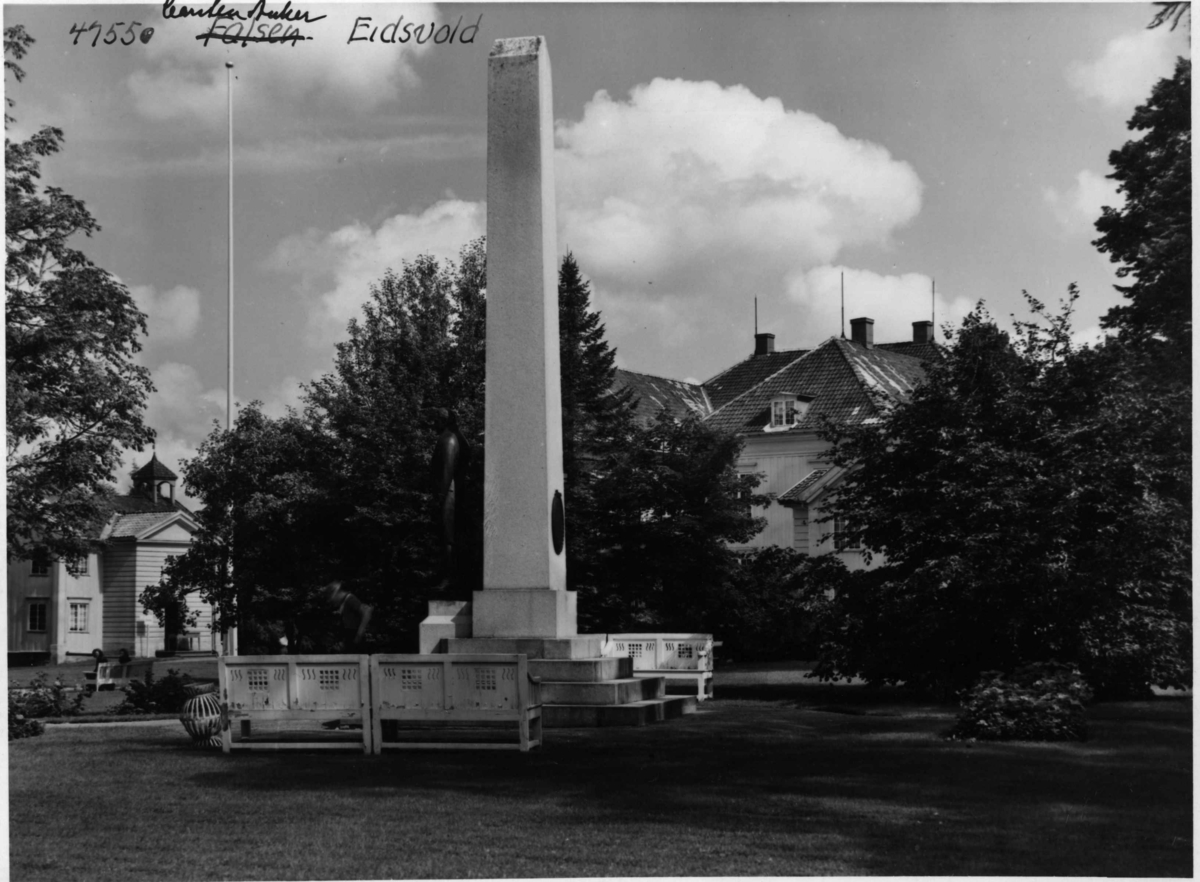 Anders Beer Wilse, Monument over Carsten Anker Eidsvoldsbygn.
