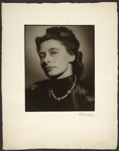 Günther Krampf, [Portrait of a woman]