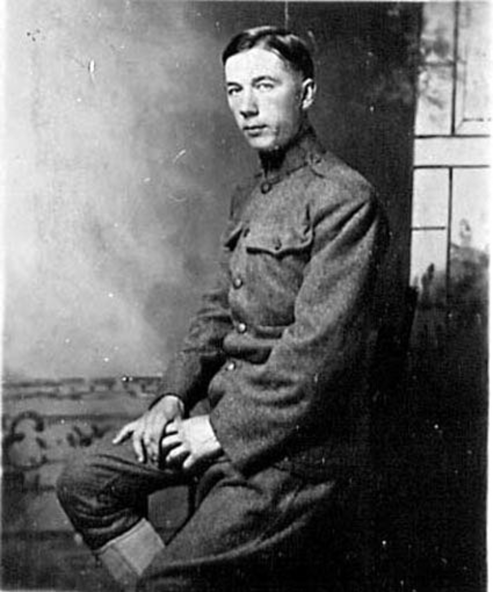 Anno Domkirkeodden, PORTRETT: OLE WINDHOL, UNIFORM, SOLDAT, SAN FRANSICO, USA.