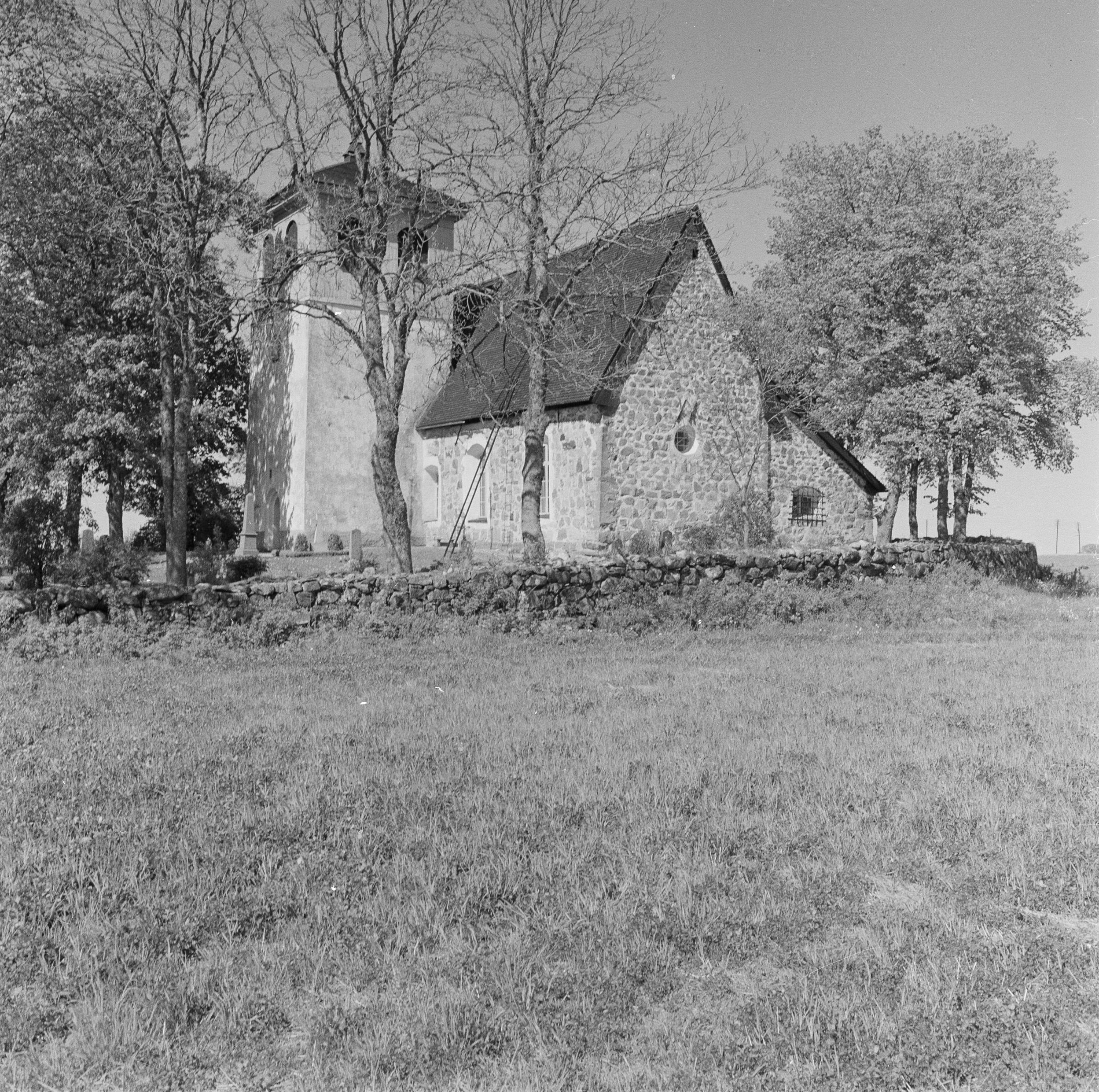 Nils Lagergren, Husby-Sjuhundra kyrka
