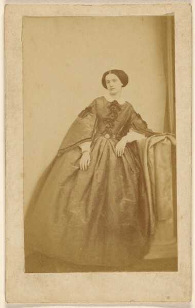 Unknown, [Unidentified woman, standing]