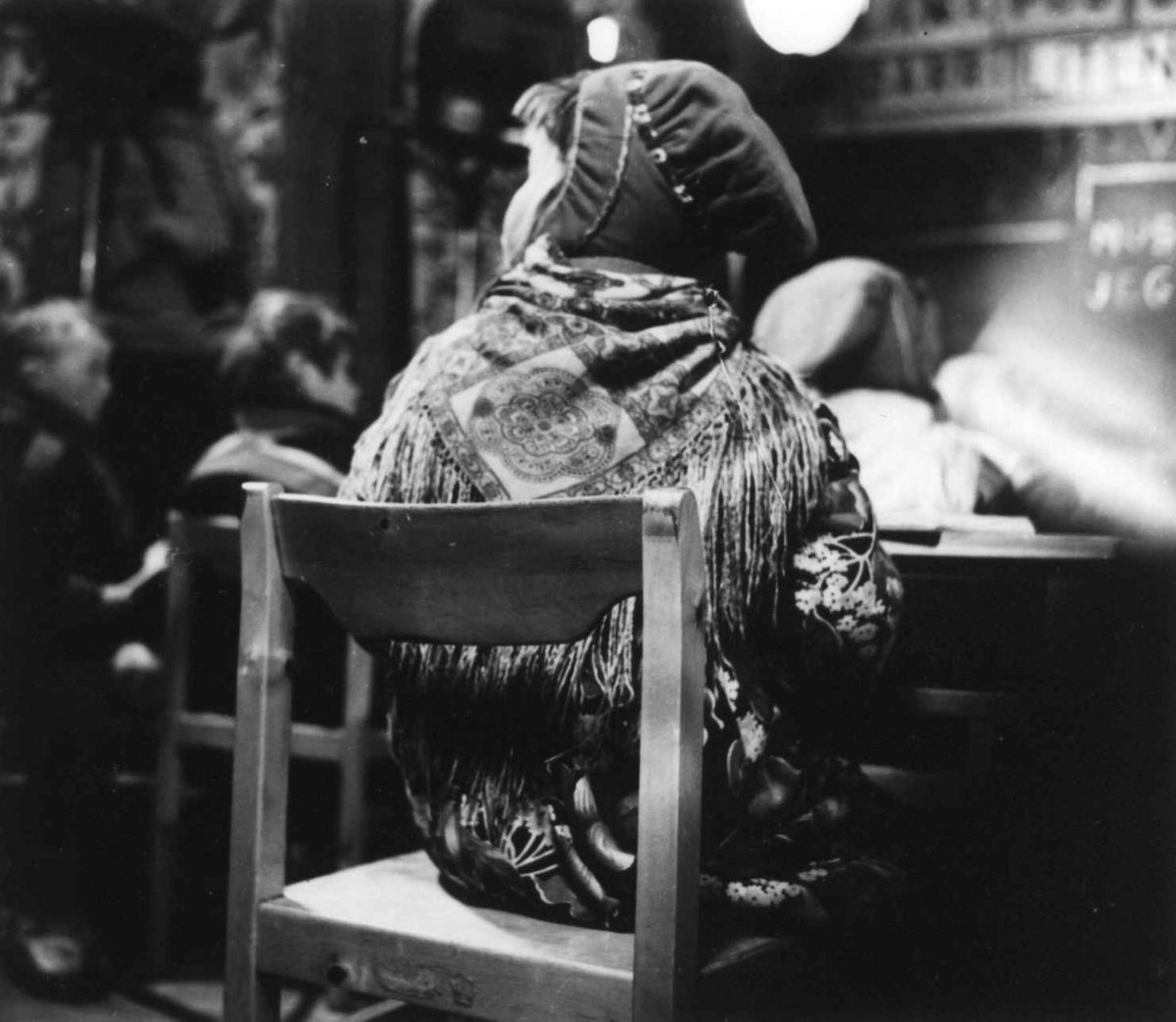 Virginia Raymond Davidson, Liten jente på skolebenken. Elev ved Karasjok folkeskole. 1958.