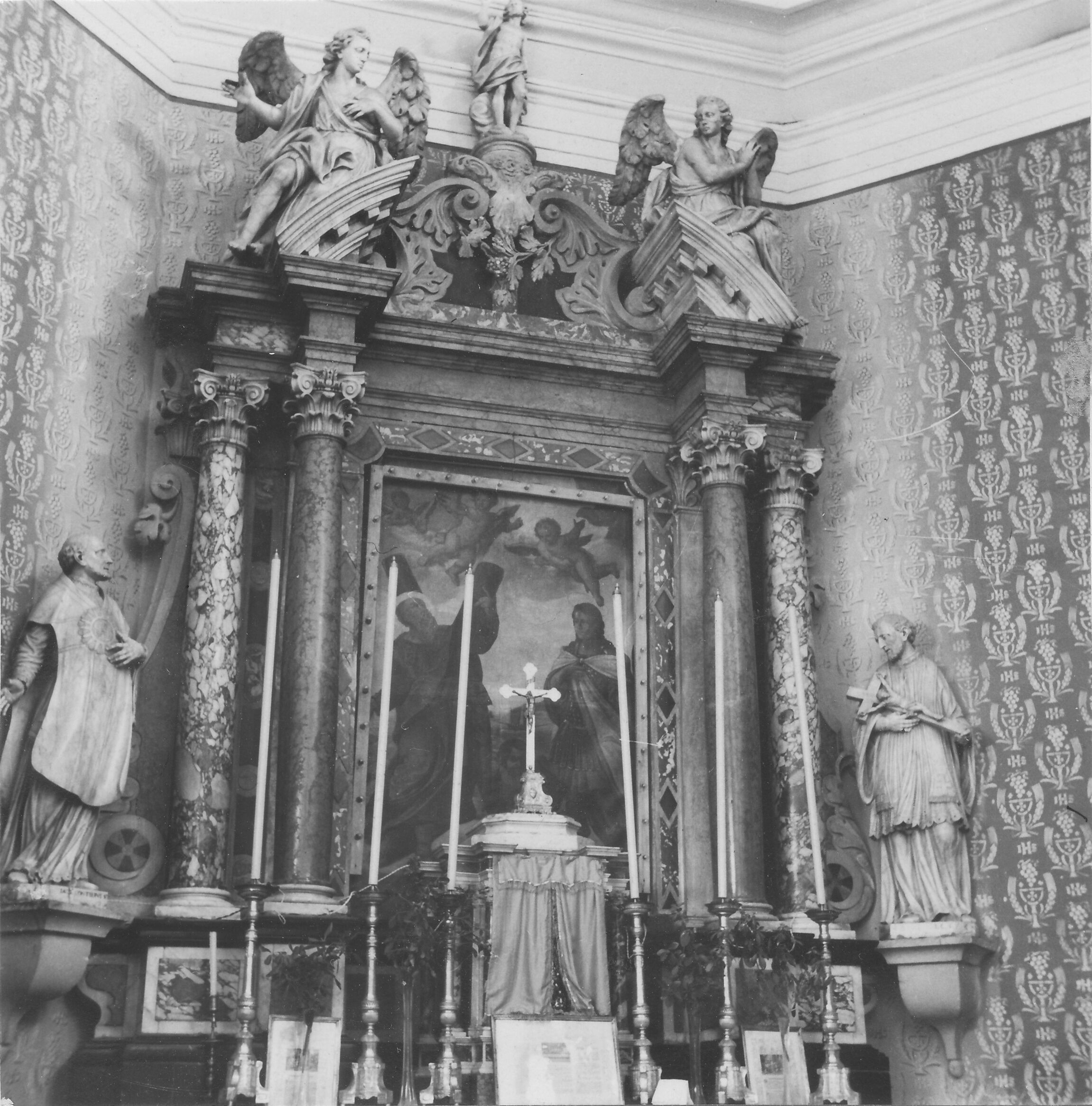 Branko Fučić, Mošćenice, župna crkva sv. Andrije Apostola, detalj unutrašnjosti: glavni oltar sa skulpturama ljubljanskog majstora Jacoba Contarinia (signirano), konac 18. stoljeća