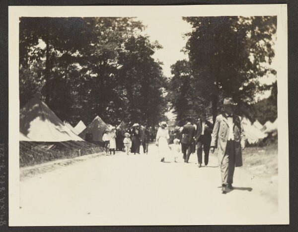 Unknown, [View of Figures on Road]