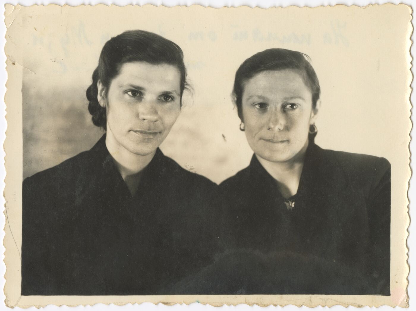 Nežinomas autorius, Tremtinės Zina Mačytė-Chromova ir vokietaitė
