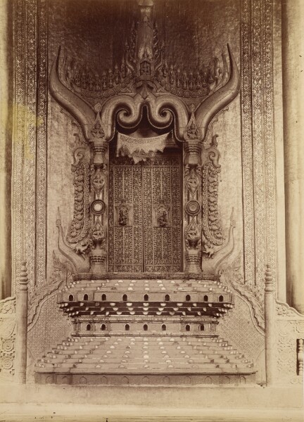 Felice Beato, [King Thibaw Min's Throne Room - Mandalay]
