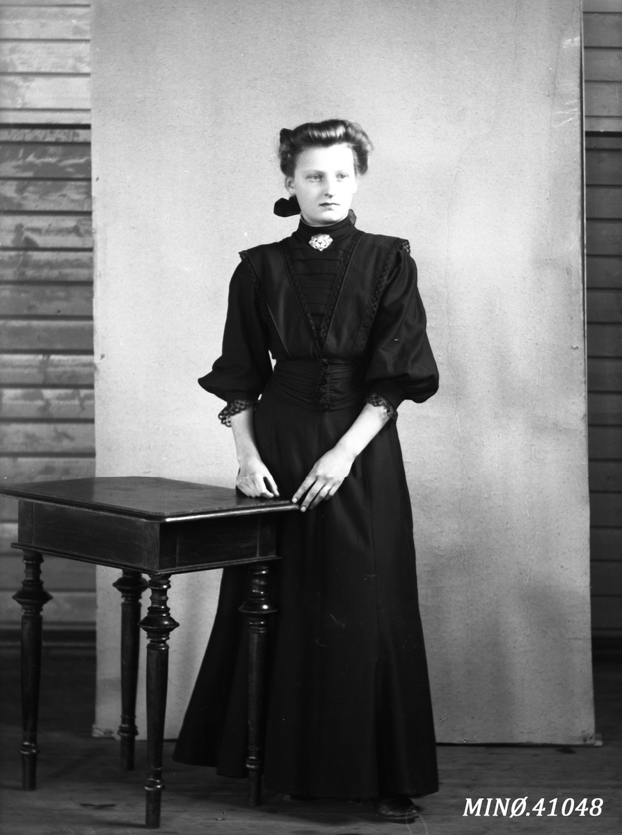 Oscar Holte, Portrett av kvinne - frøken Olsen
