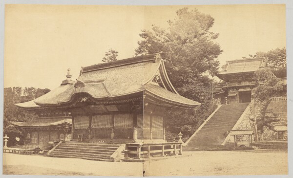 Felice Beato, [Shrine dedicated to Hachiman in Kamakura]