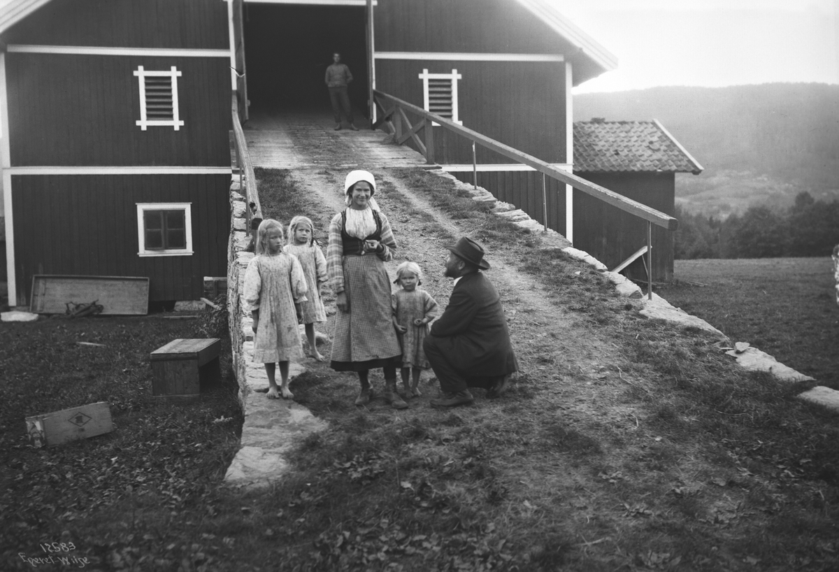 Anders Beer Wilse, Prot: Hr. Kahn lykkeliggjør barn