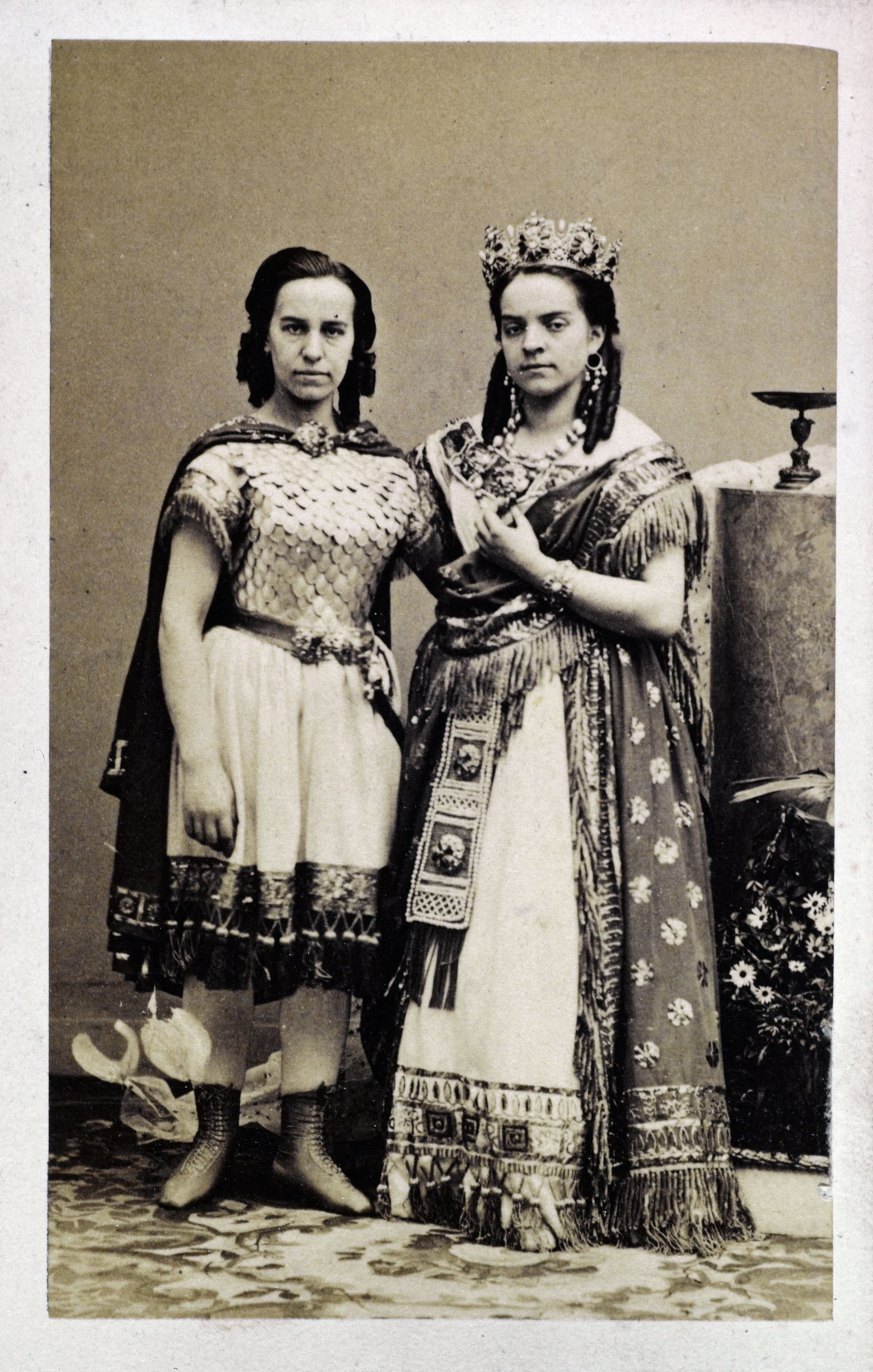 Disderi & Cie, Portrait des sœurs Marchisio, (chanteuses lyriques)