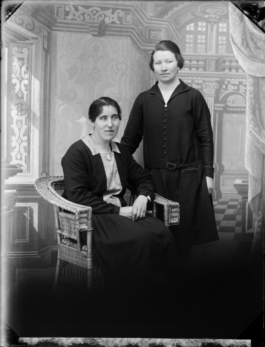 Skötsner-Edhlund, Två kvinnor, Östhammar, Uppland