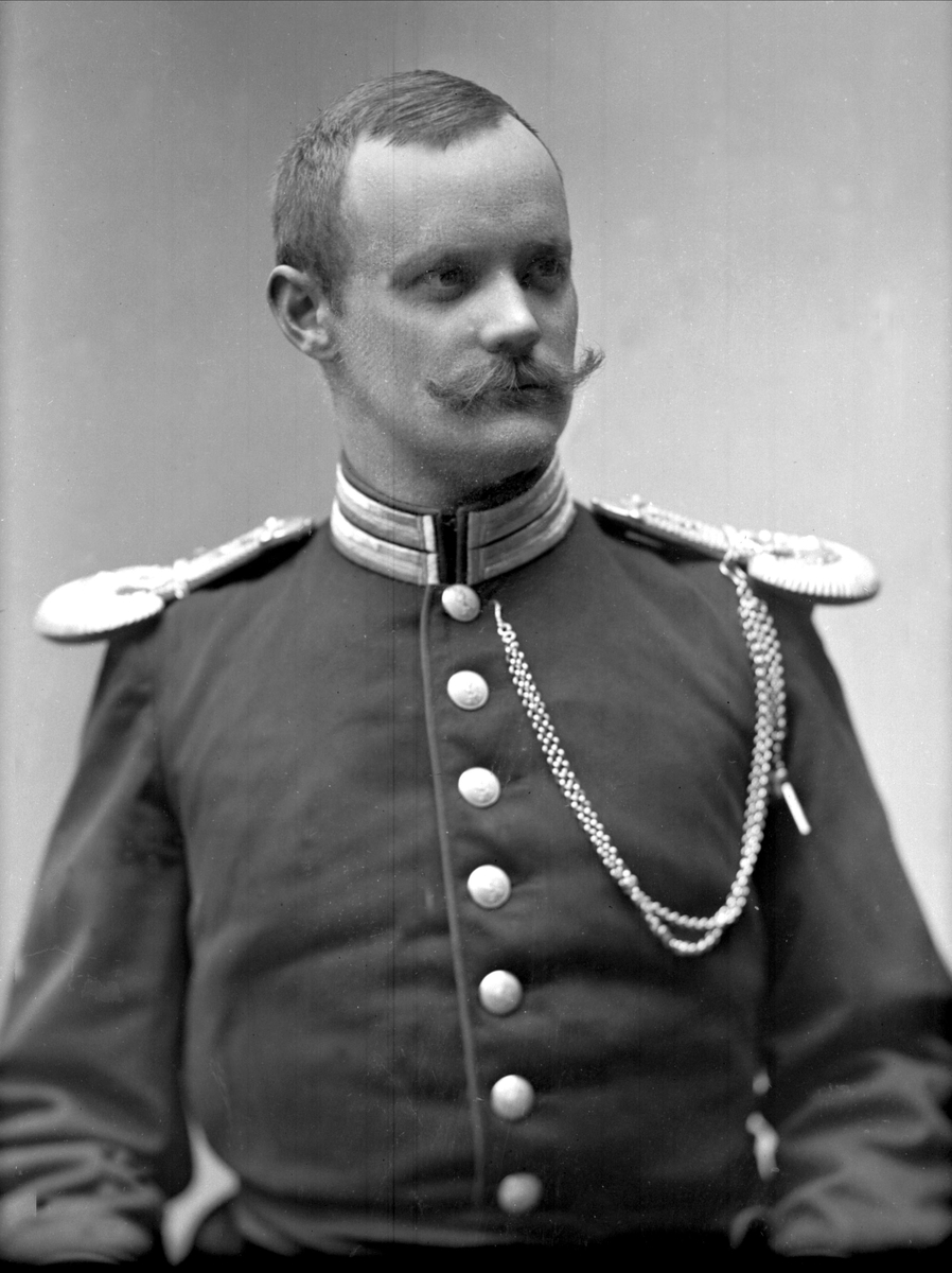 Gustav Borgen, Portrett, Karl Ingvar Nandrup, født 1864, i uniform.