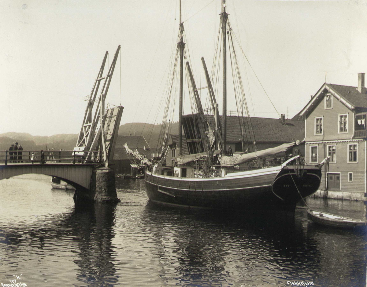 Anders Beer Wilse, Havneparti, Flekkefjord, Vest-Agder. Fotografert 1912.