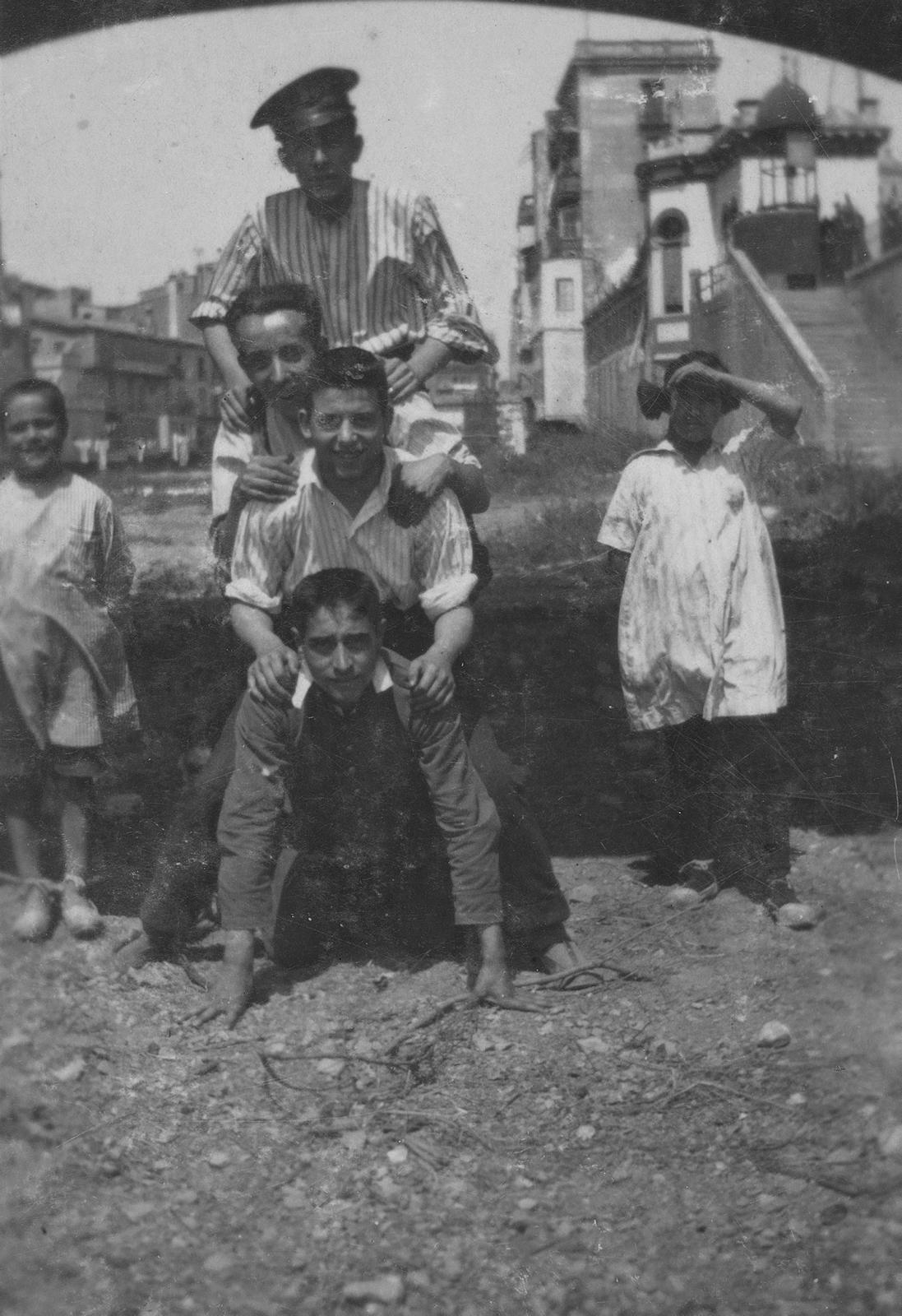 Desconegut, [Group Portrait]