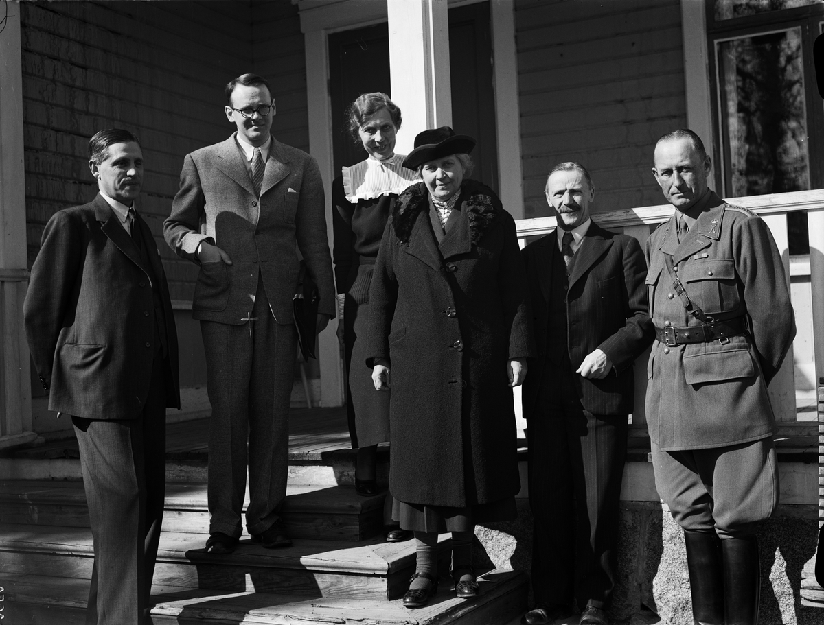 Paul Sandberg, "Bland finska barn vid Ekolsnäs. Förträffligt internat i Röda korsets hägn", Ekolsnäs, Vårdsätra, Uppsala april 1942