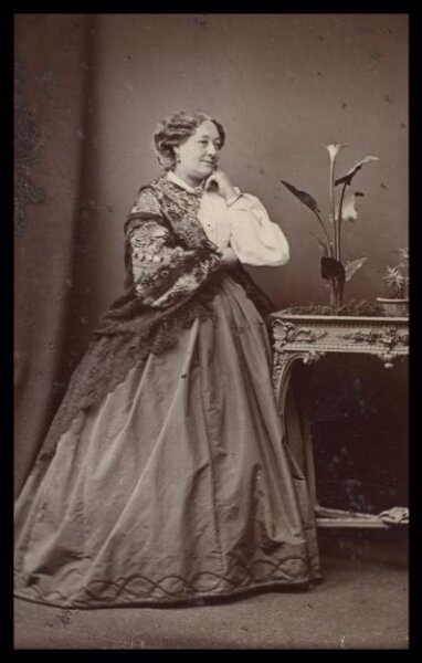 London Stereoscopic and Photographic Company, Guy Little Theatrical Photograph