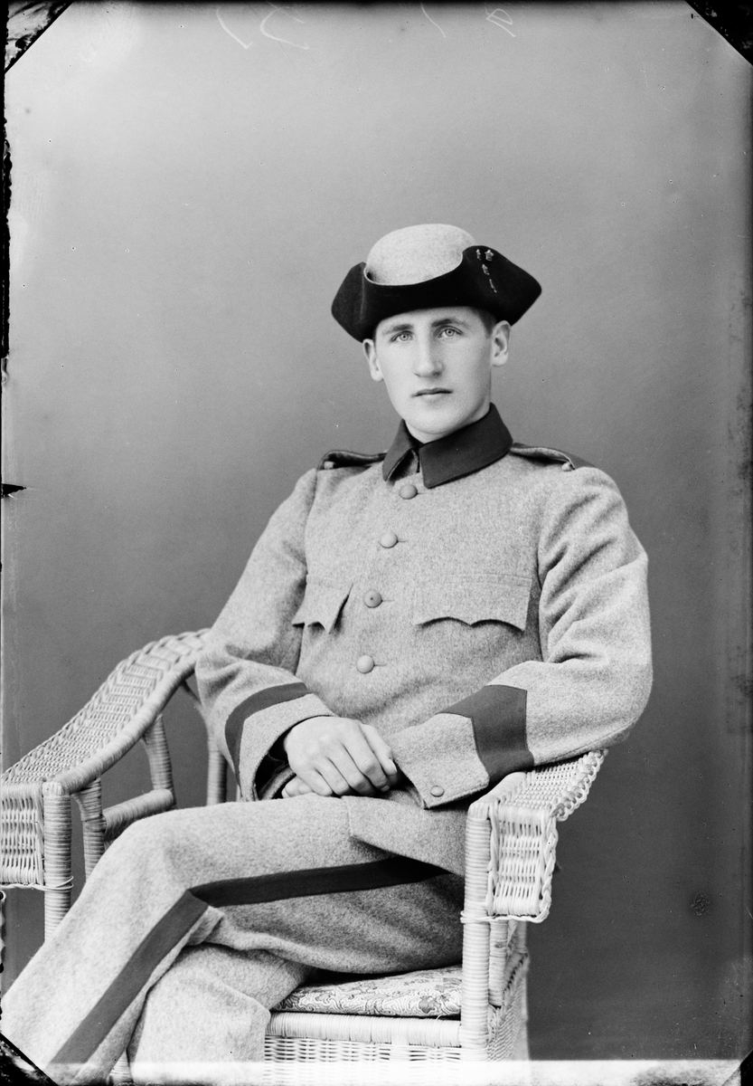 Skötsner-Edhlund, Tore Lindgren från Östhammar, klädd i uniform, Uppland
