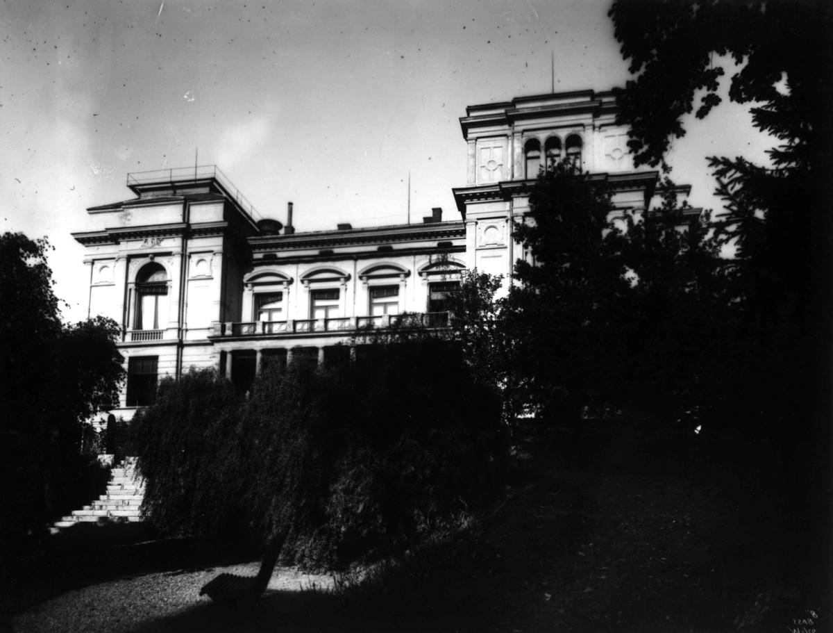 Anders Beer Wilse, Videnskapsakademiet.Drammensveien 78, Oslo. Fotografi tatt fra hagen. 1885. Arkitekt Herman Major Backer.