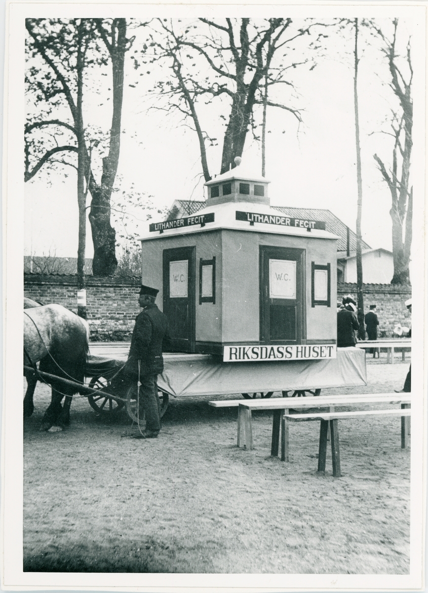 Okänd,, Karnevalen 1905, vagn med Riksdass huset gjort av Lithander, Uppsala