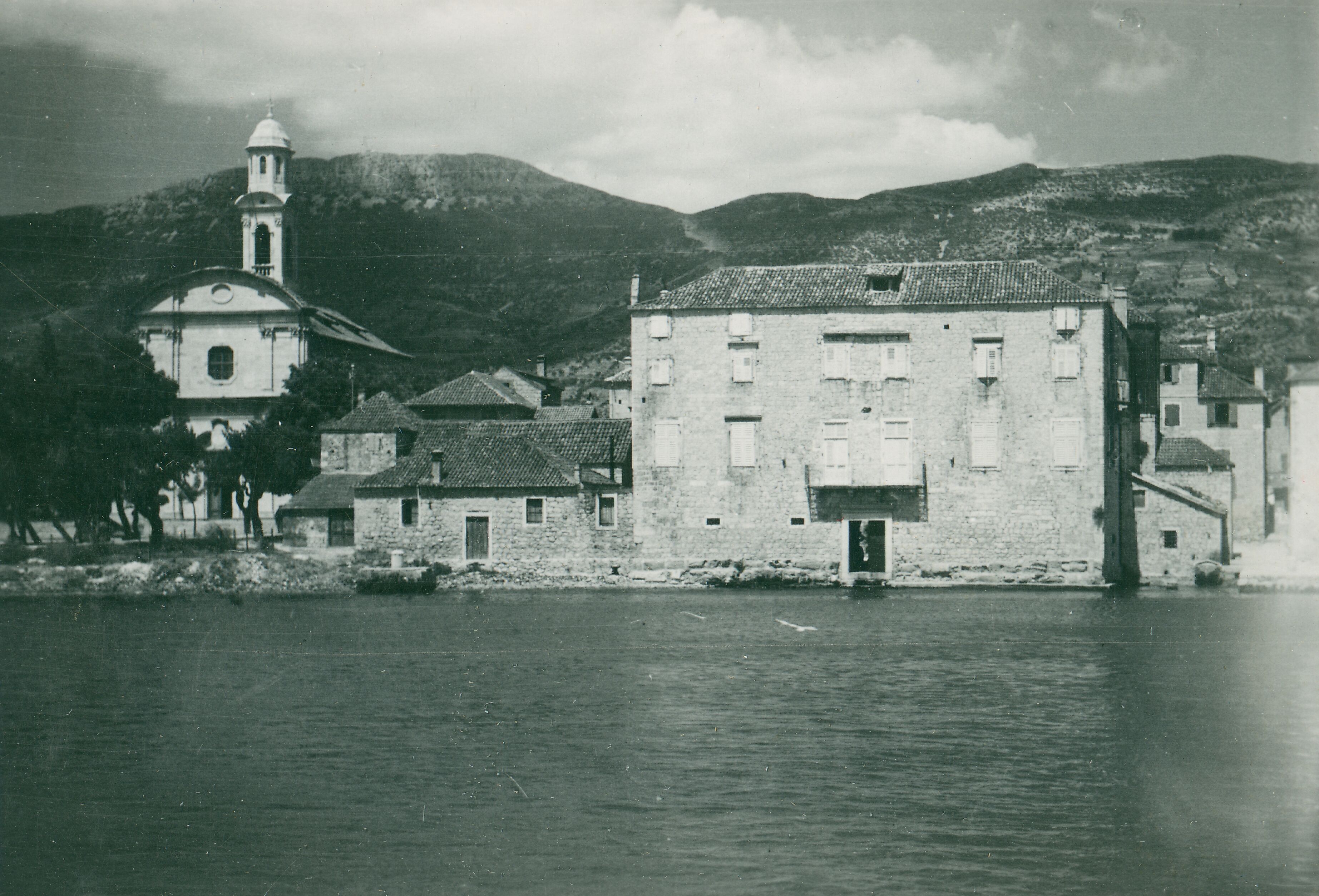 Većeslav Henneberg, Kaštel Lukšić - Kaštel Vitturi i crkva sv. Marije, pogled s mora