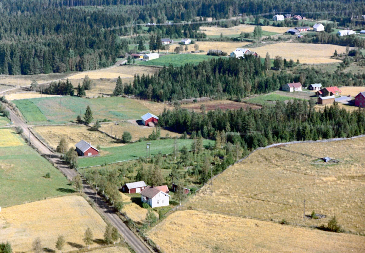 Widerøes Flyveselskap A/S, FLYFOTO OPPAKER