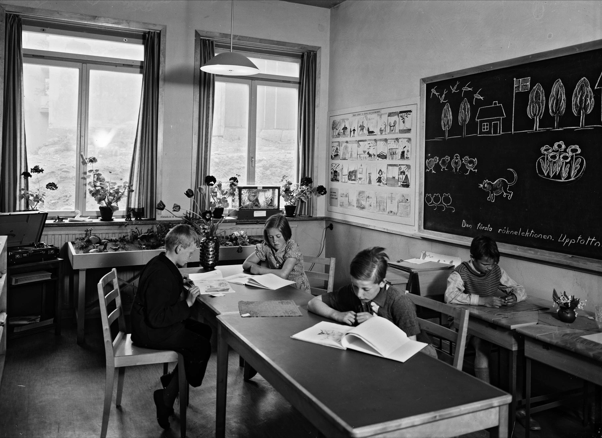 Paul Sandberg, The 100th Anniversary of the Folk School - School Students in Classrooms