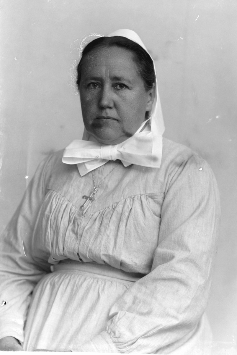 Christian Grundseth, GUNHILD SØSTER, SYKEPLEIEUNIFORM, 31611