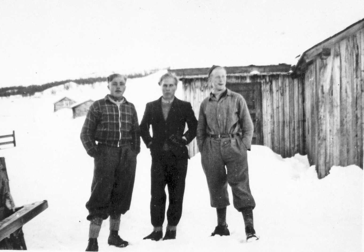 Rachel Haarseth, Menn, klær, uthus.