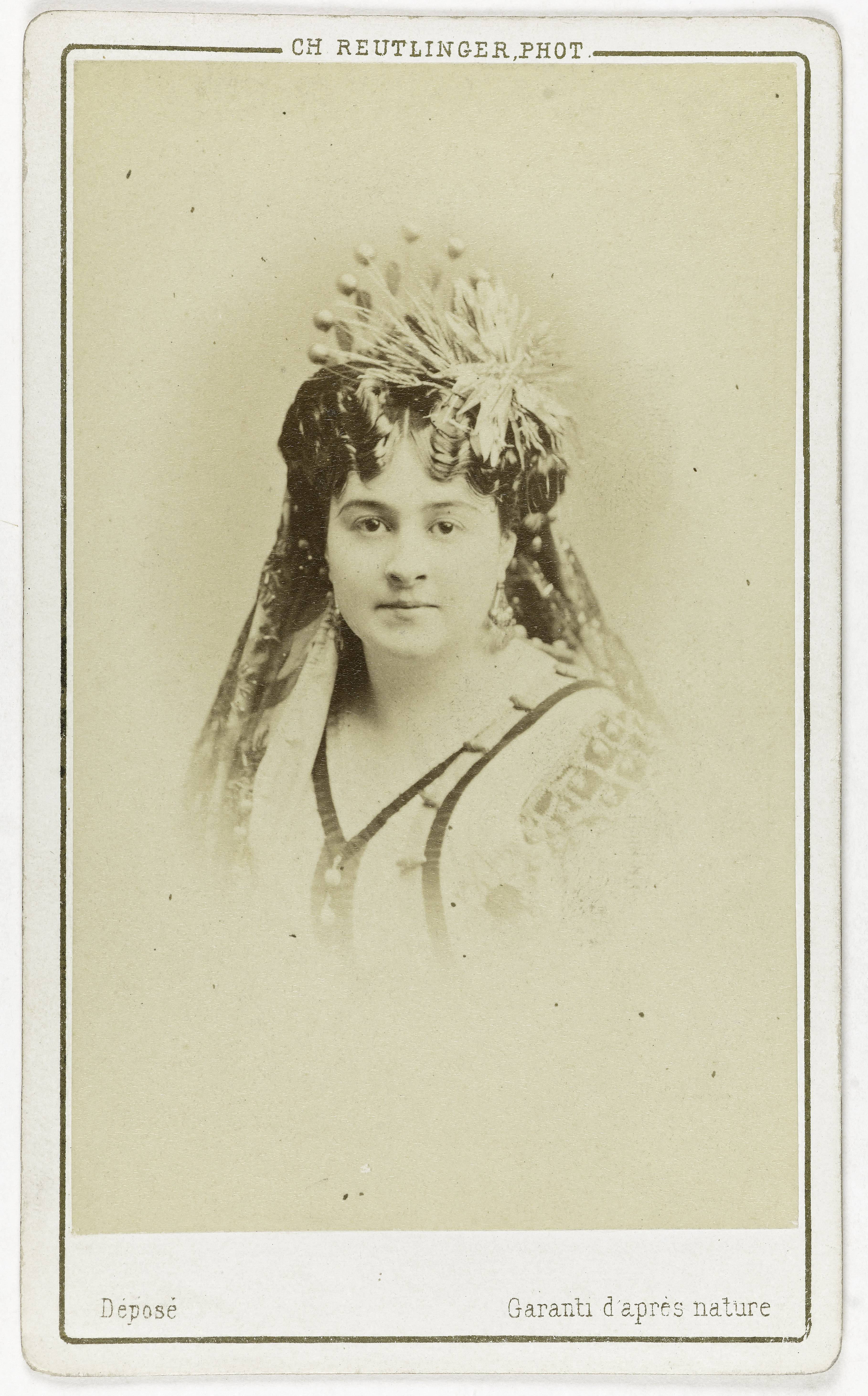 Charles Reutlinger, Portrait en buste de Céline Montaland (1843-1891), actrice de théâtre.