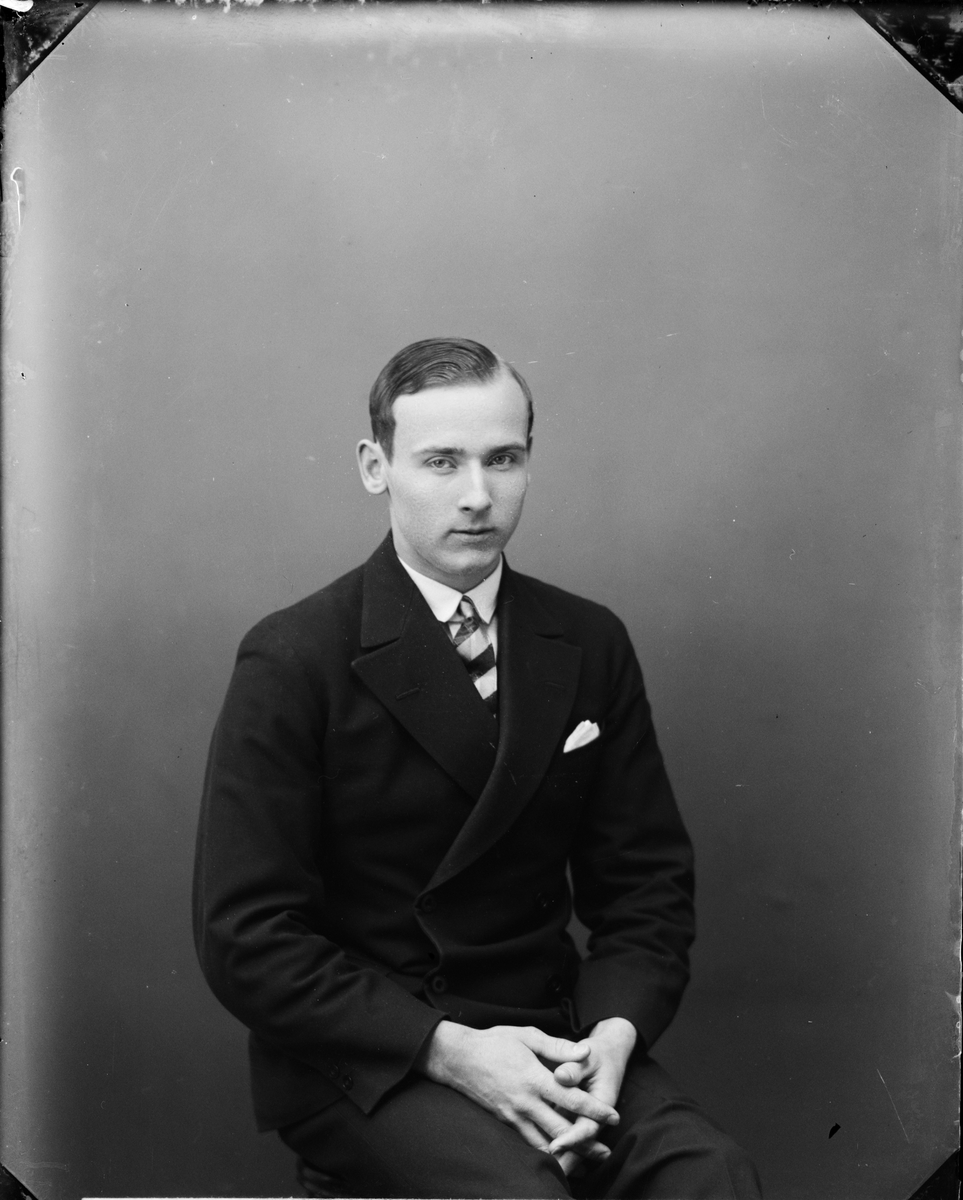 Skötsner-Edhlund, Ateljéporträtt - Ernst Eriksson, Östhammar, Uppland