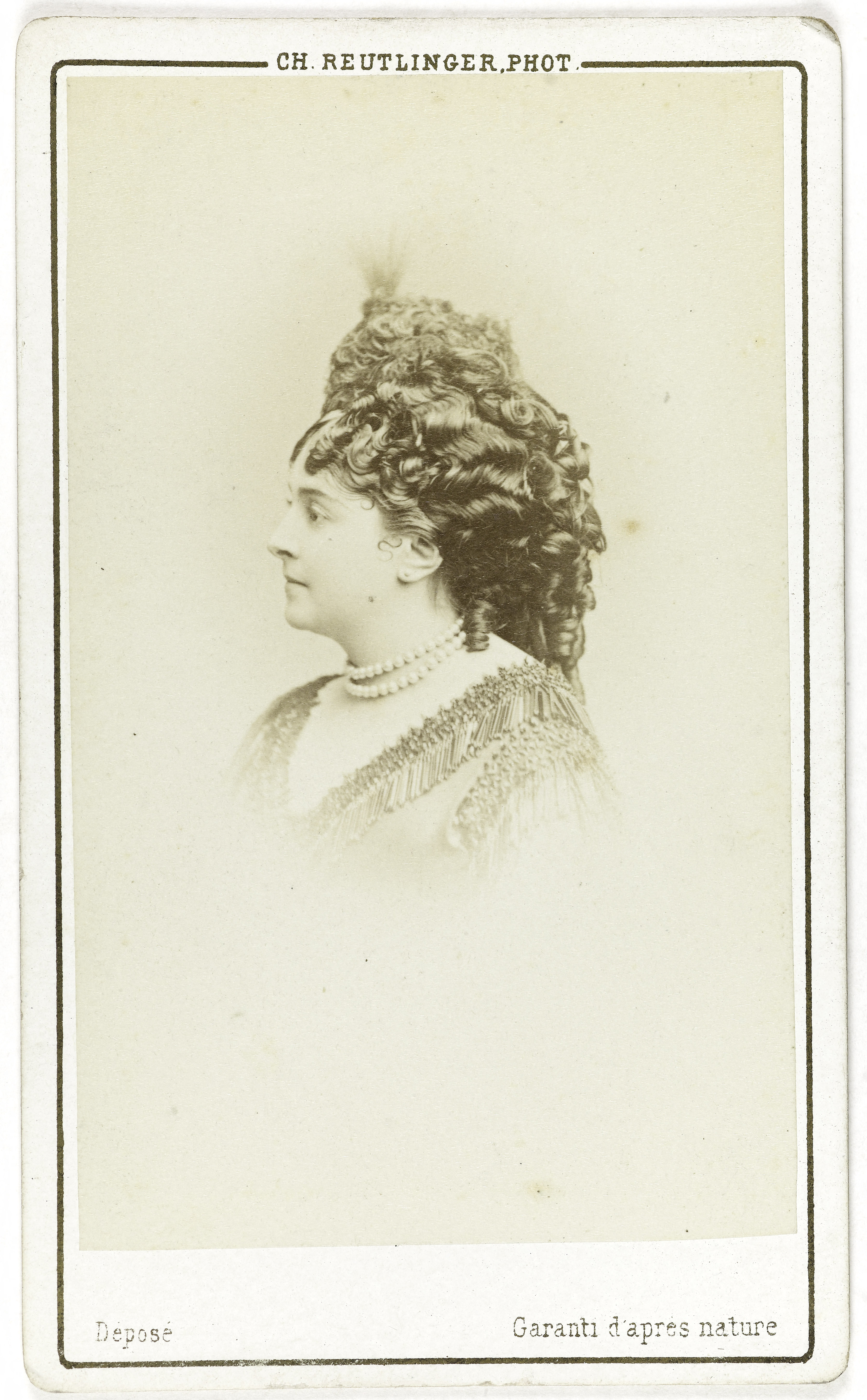 Charles Reutlinger, Portrait en buste de Céline Montaland (1843-1891), actrice de théâtre.